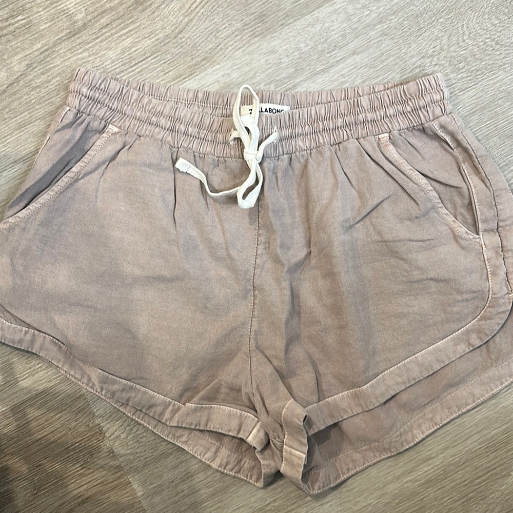 BILLABONG drawstring tan shorts